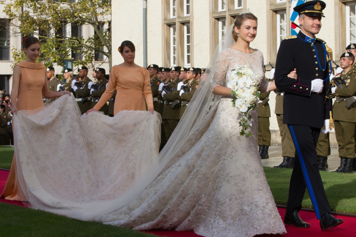 Stéphanie de Lannoy entering Luxembourg City's Notre-Dame Cathedral. At her side: Her older brother Jehan de Lannoy. Her train is being carried by her sister-in-law, Princess Alexandra of Luxembourg.