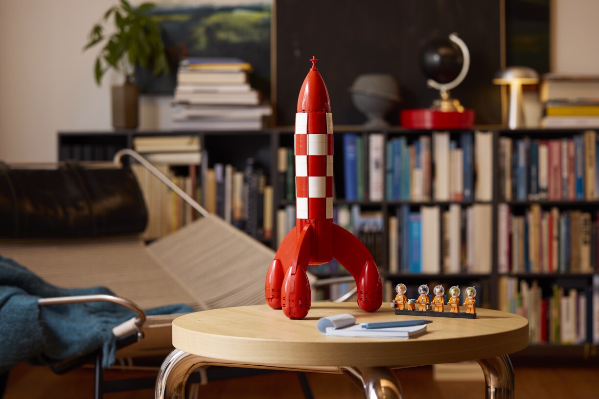 Fusée Tintin sur une table