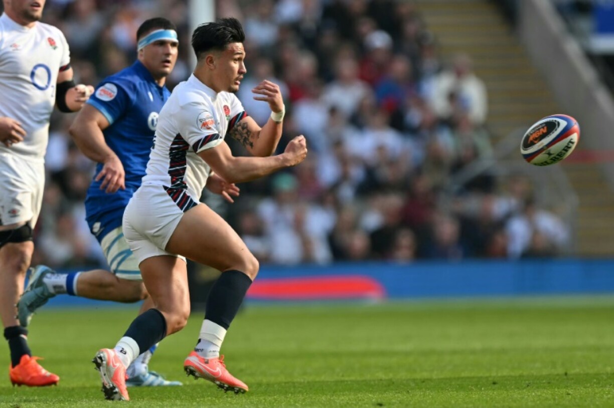 Marcus Smith has been recalled by England at full-back for their Autumn Nations Series rugby union international against Fiji at Twickenham