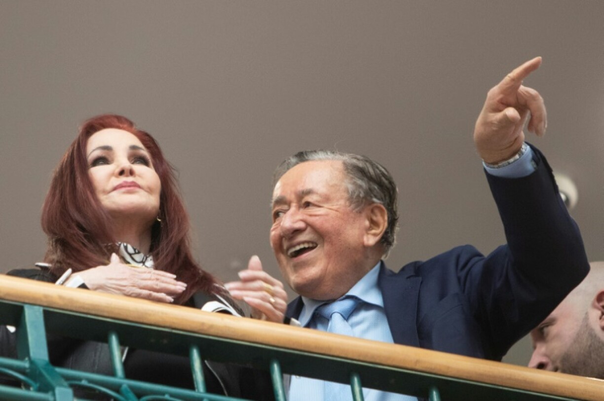 De Richard Lugner mat der Priscilla Presley um Wiener Opernball 2024.