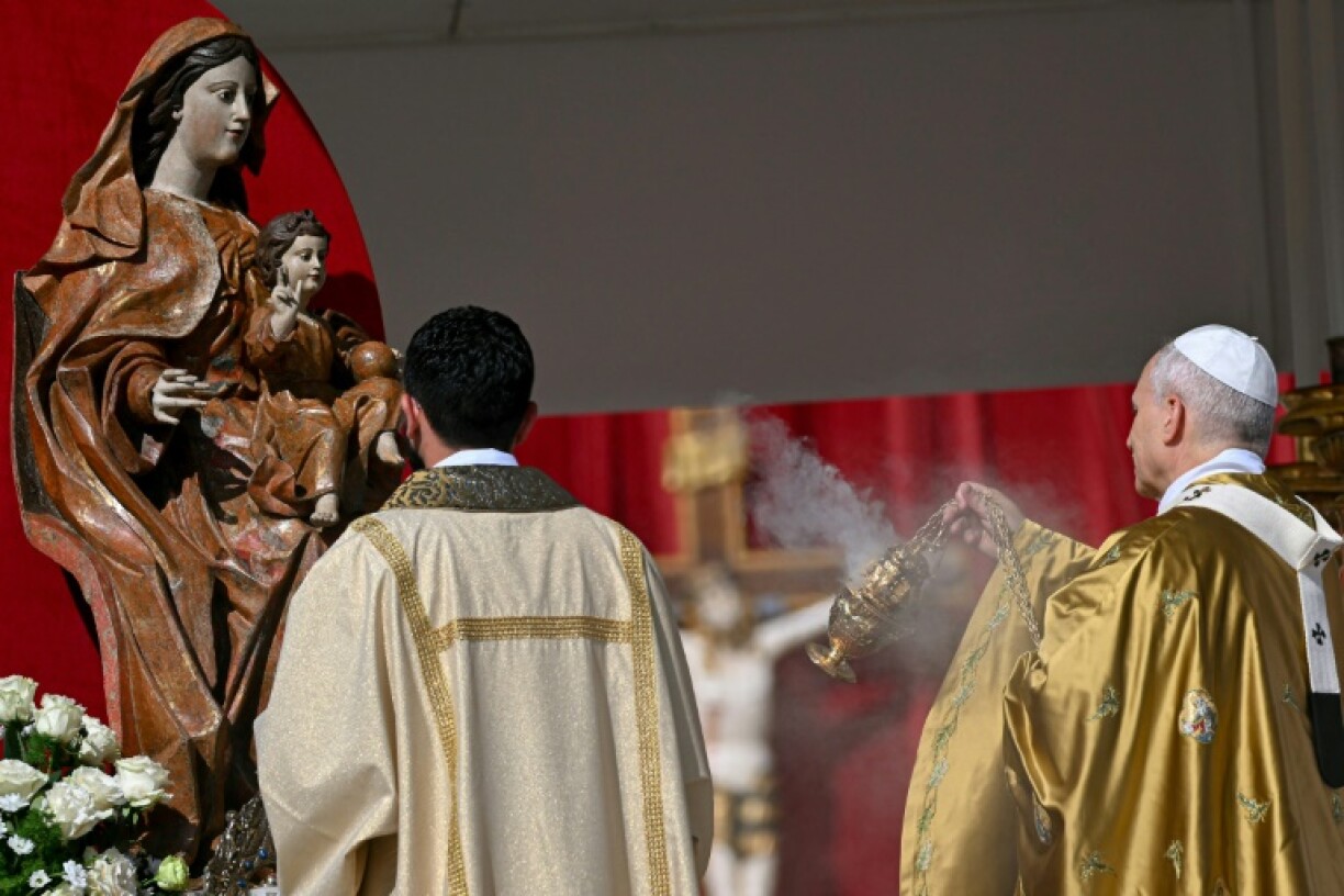 Le pape Léon XIV (d) préside la Sainte Messe et la canonisation du bienheureux Carlo Acutis et de Pier Giorgio Frassati, place Saint-Pierre au Vatican, le 7 septembre 2025