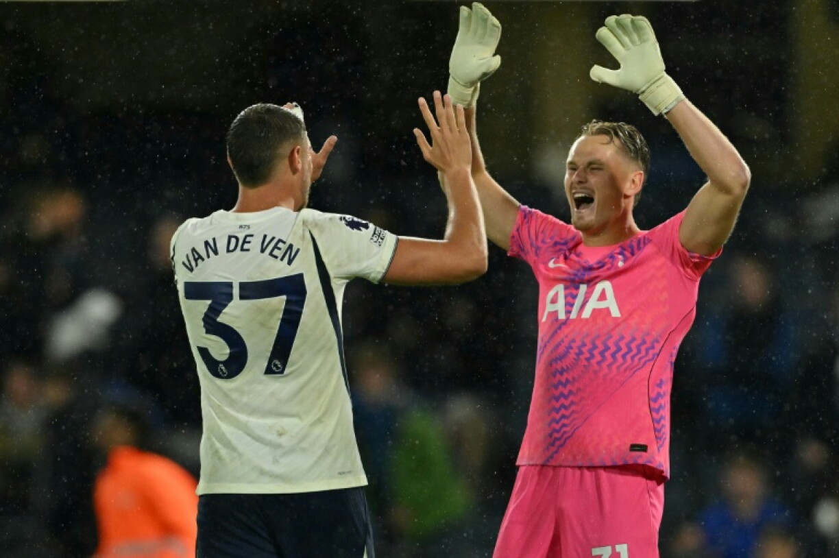 Tottenham defender Micky van de Ven (L) celebrates with goalkeeper Antonin Kinsky after beating Chelsea