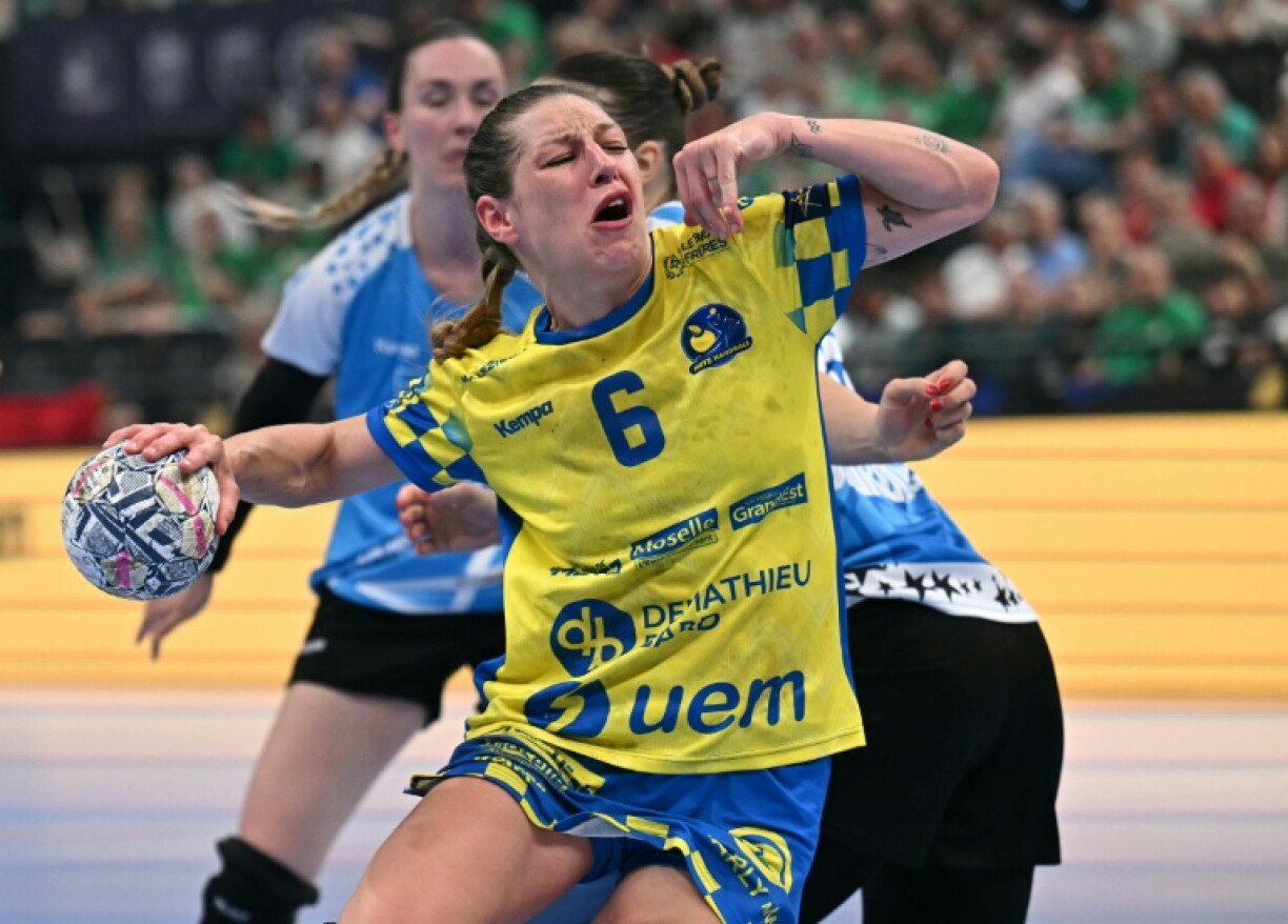 La Messine Chloe Valentini tire au but lors de la demi-finale de Ligue des champions samedi contre le CSM Bucarest.