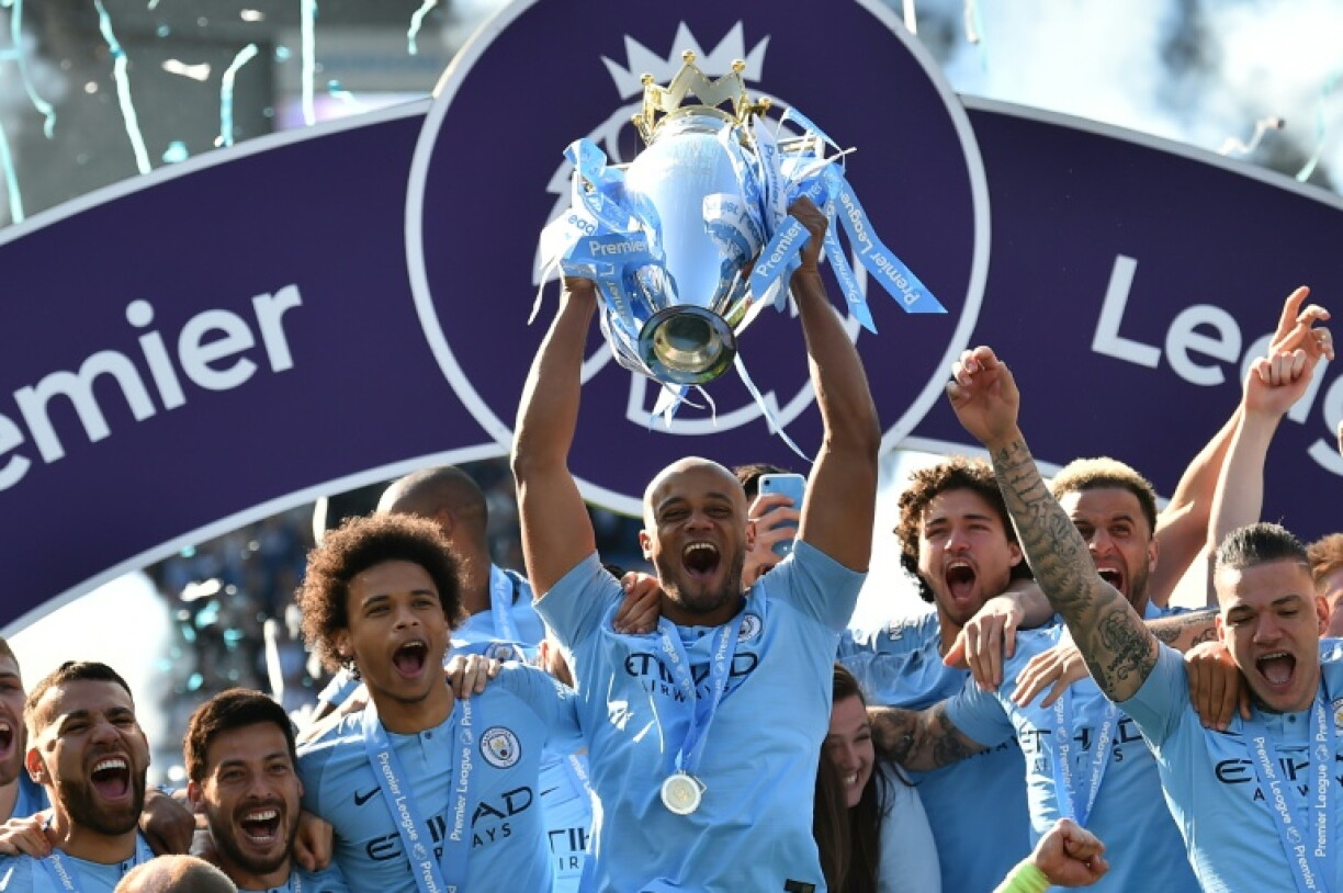 Former Manchester City captain Vincent Kompany (C)