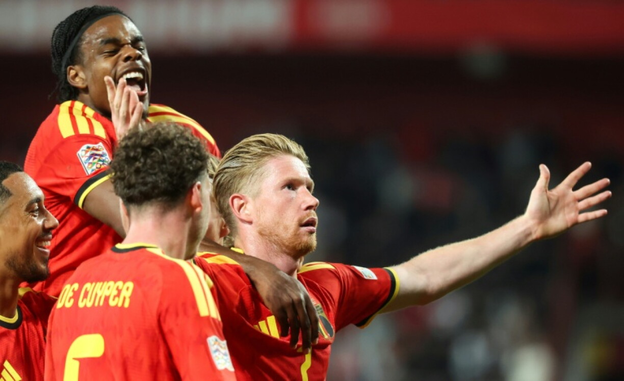 Belgium's Kevin De Bruyne (R) celebrates with teammates after scoring his team's second goal against Turkey