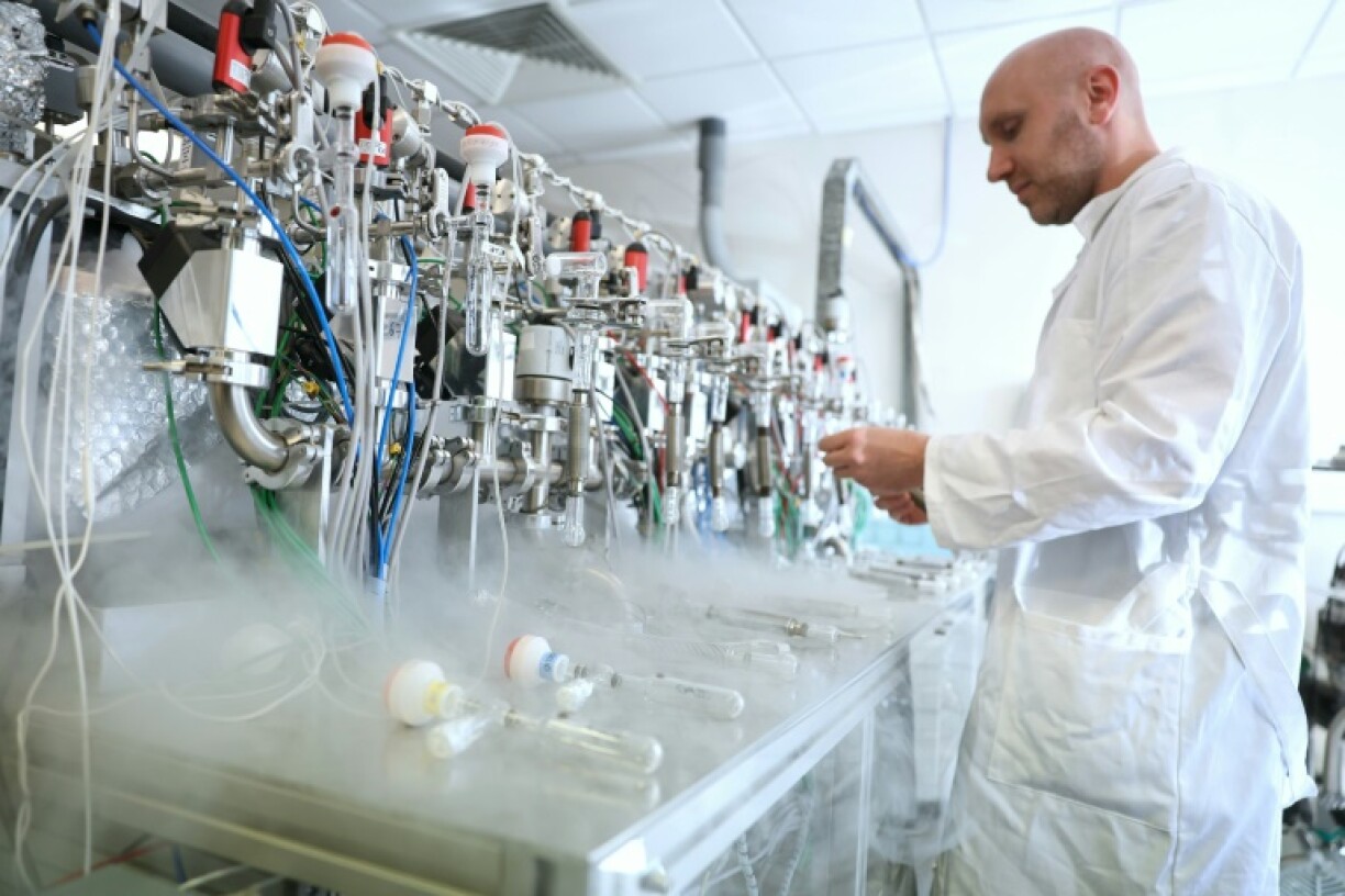 A scientist extracts graphite from carbon dioxide samples inside the lab