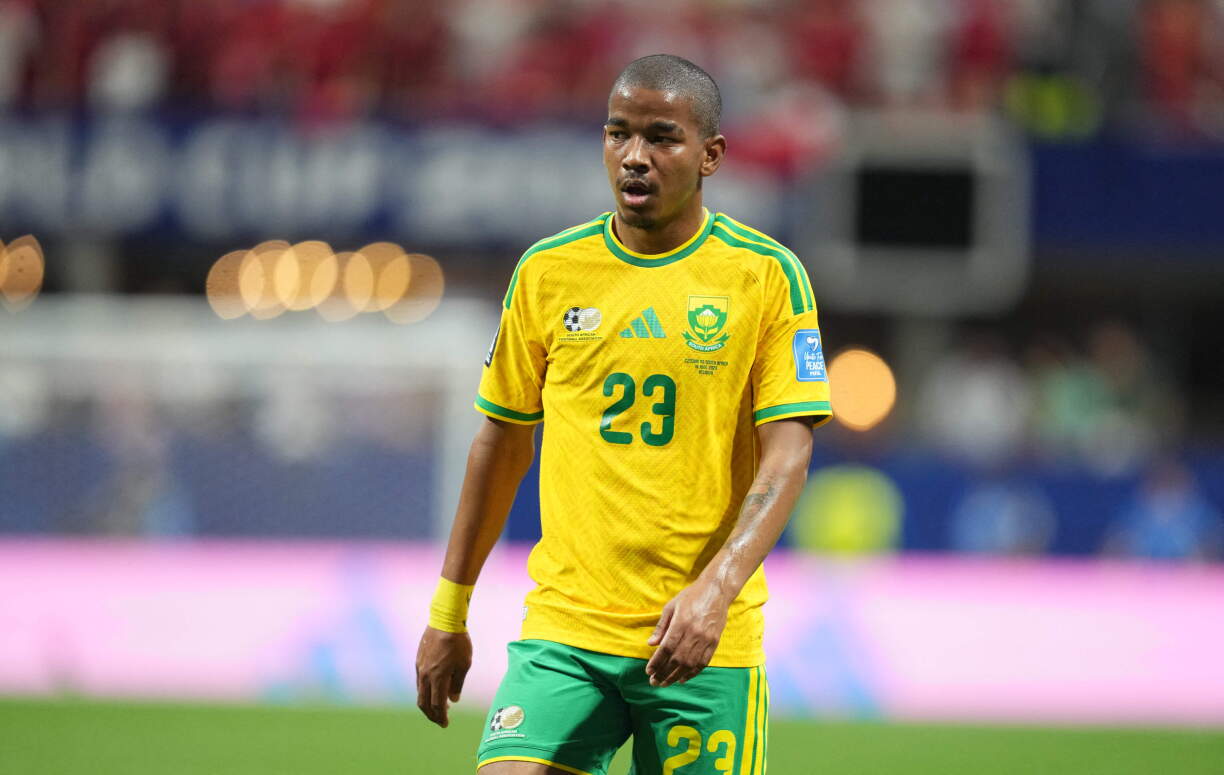 Den Jayden Adams am Trikot vu Südafrika am Match géint Tschechien bei der Futtball-Weltmeeschterschaft.