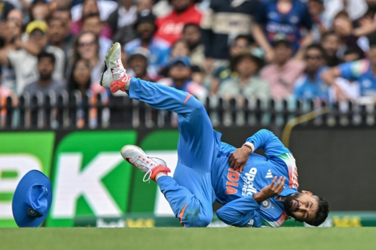 Shreyas Iyer injured himself taking this catch at the Sydney Cricket Ground