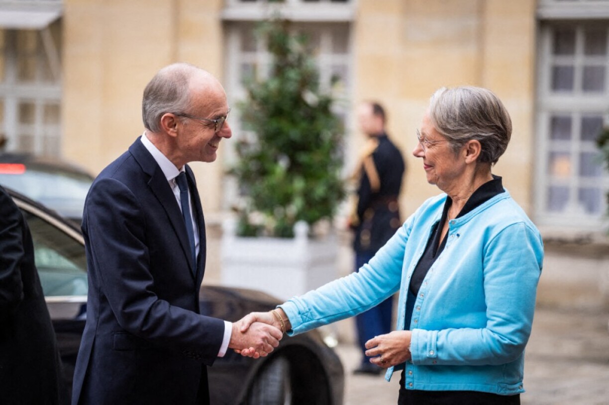 Luc Frieden meeting French PM Elisabeth Borne on his first official trip to Paris.