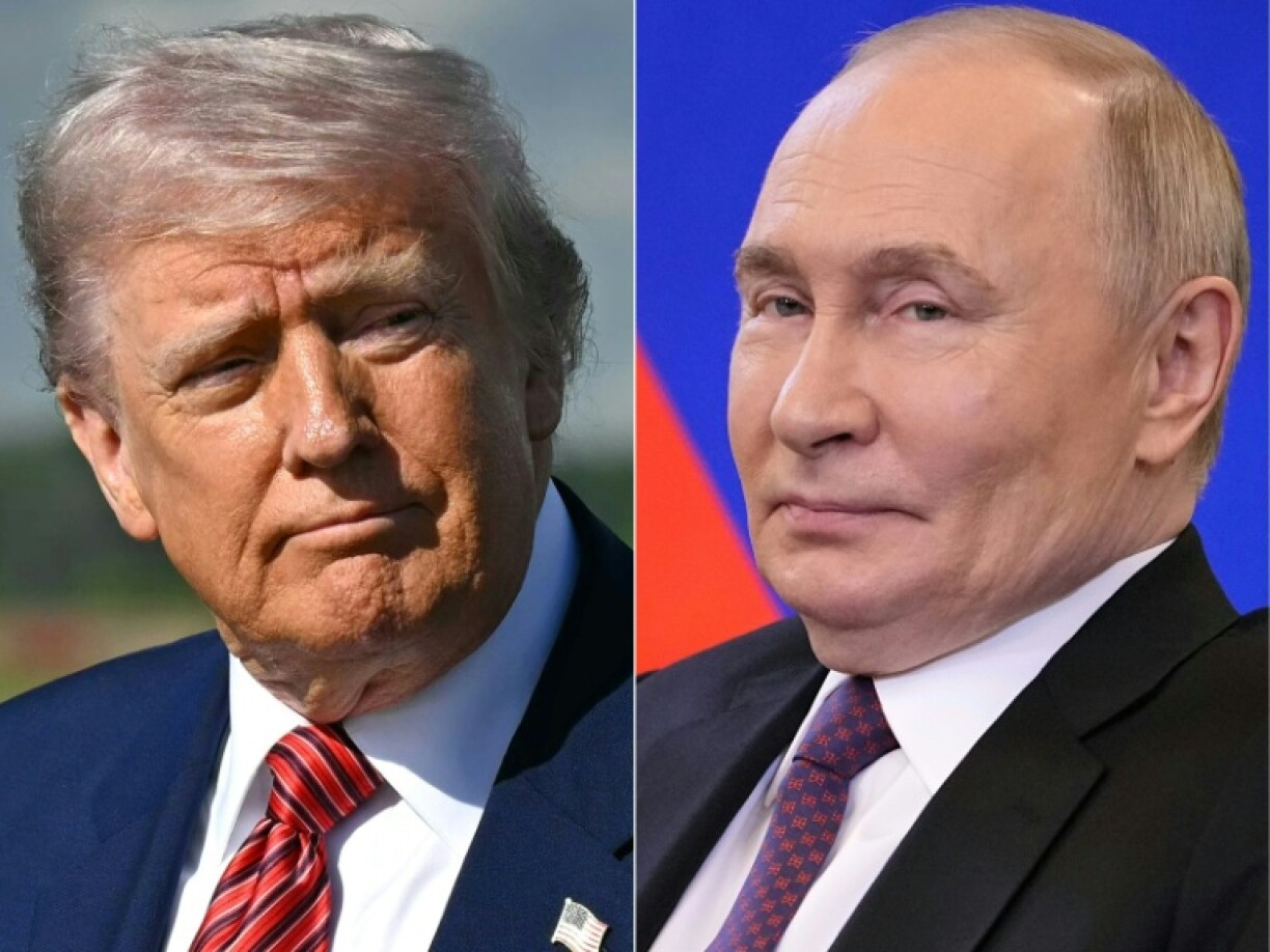 US Senators are working on a bill that would give President Donald Trump (L) new 'sledgehammer' sanctions to use against Russia