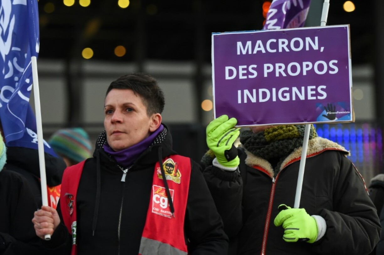 Rassemblement pour dénoncer le dénoncer le soutien d'Emmanuel Macron à Gérard Depardieu, mis en examen pour viol, et défendre les victimes de violences sexuelles, le 11 janvier 2023 à Nantes