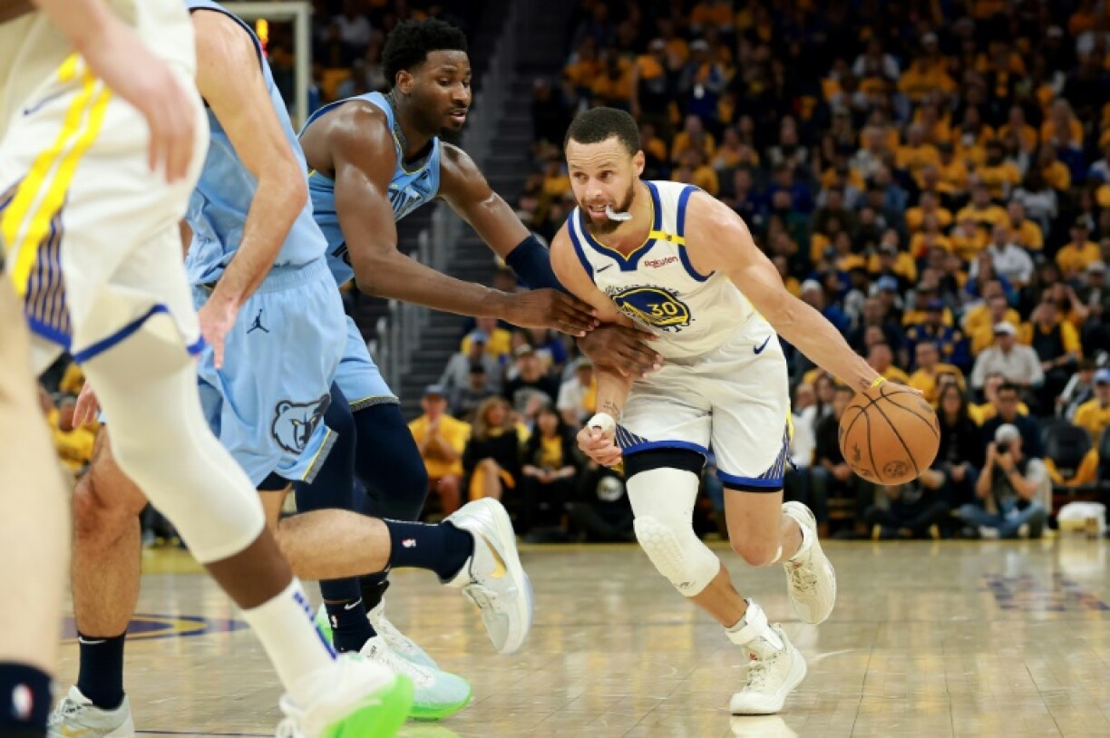 Stephen Curry's 37-point display guided the Golden State Warriors to victory over the Memphis Grizzlies