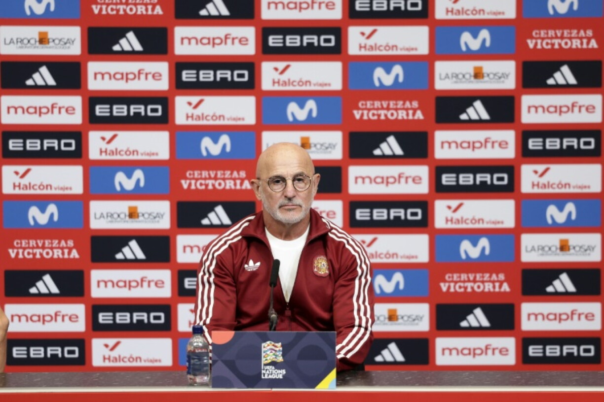 Le sélectionneur espagnol Luis de la Fuente lors d'une conférence de presse dans le stade de Wembley le 25 septembre 2026 à Londres
