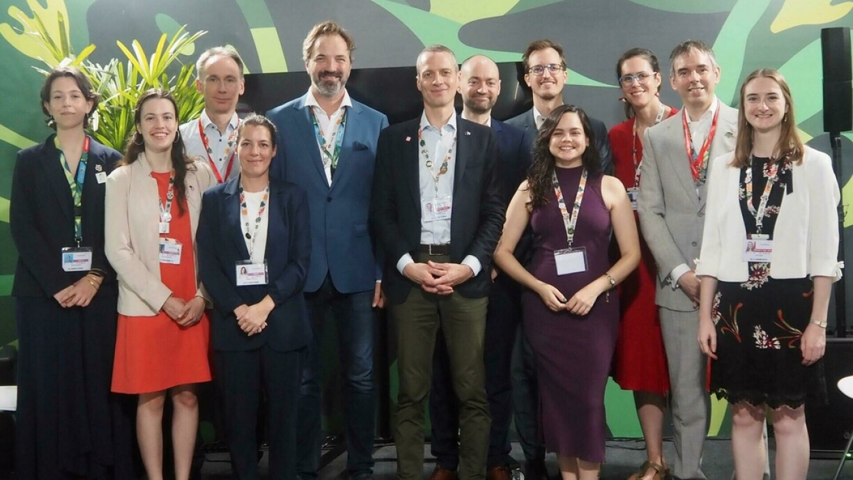 (vu lénks no riets) Sarah Mackel; Lara Bertemes; Georges Gehl; Magali Weirich; Thomas Schoos; Ëmweltminister, Serge Wilmes; Sébastien Kieffer; Steve Hoscheit; Barbara Belloni; Claudia Hitaj; Andrew Ferrone; Jill Engel