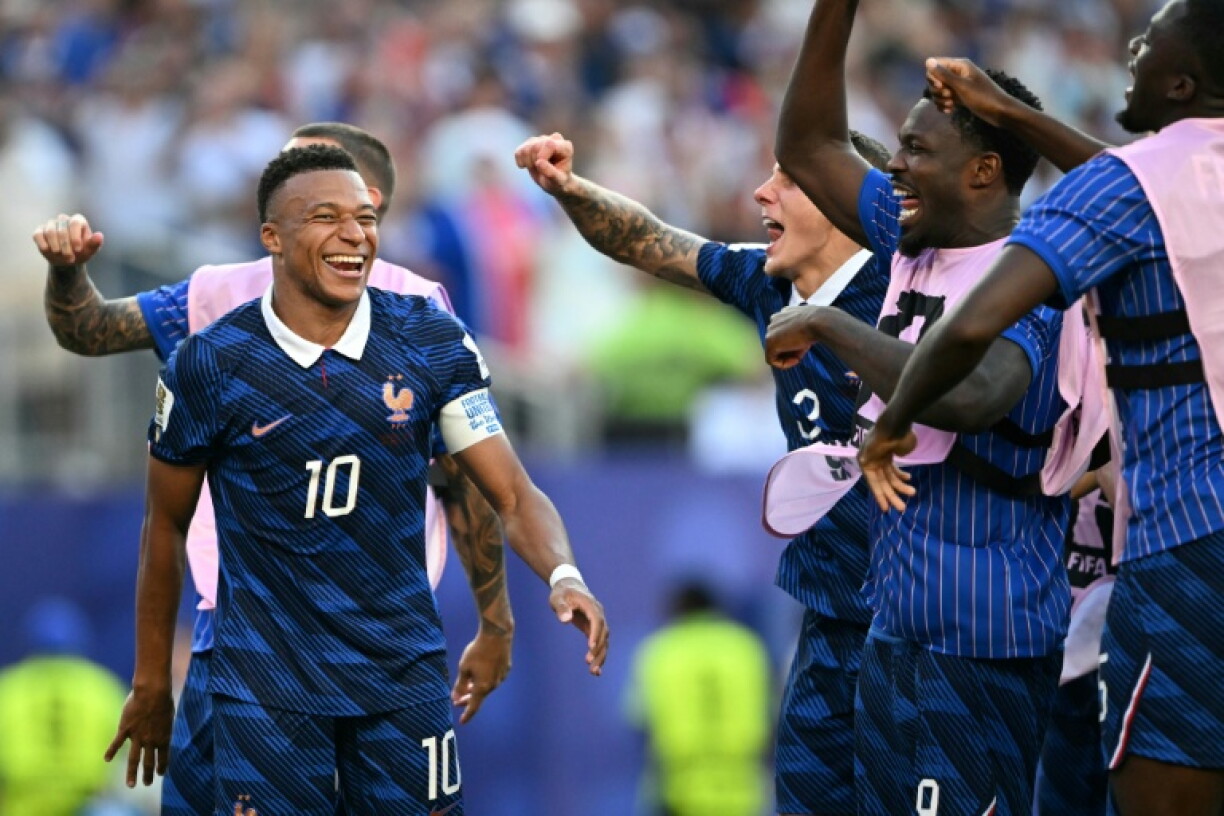 Kylian Mbappe et les Bleus après la victoire 1-0 face au Paraguay le 4 juillet 2026 à Philadelphie en huitième de finale de la Coupe du monde