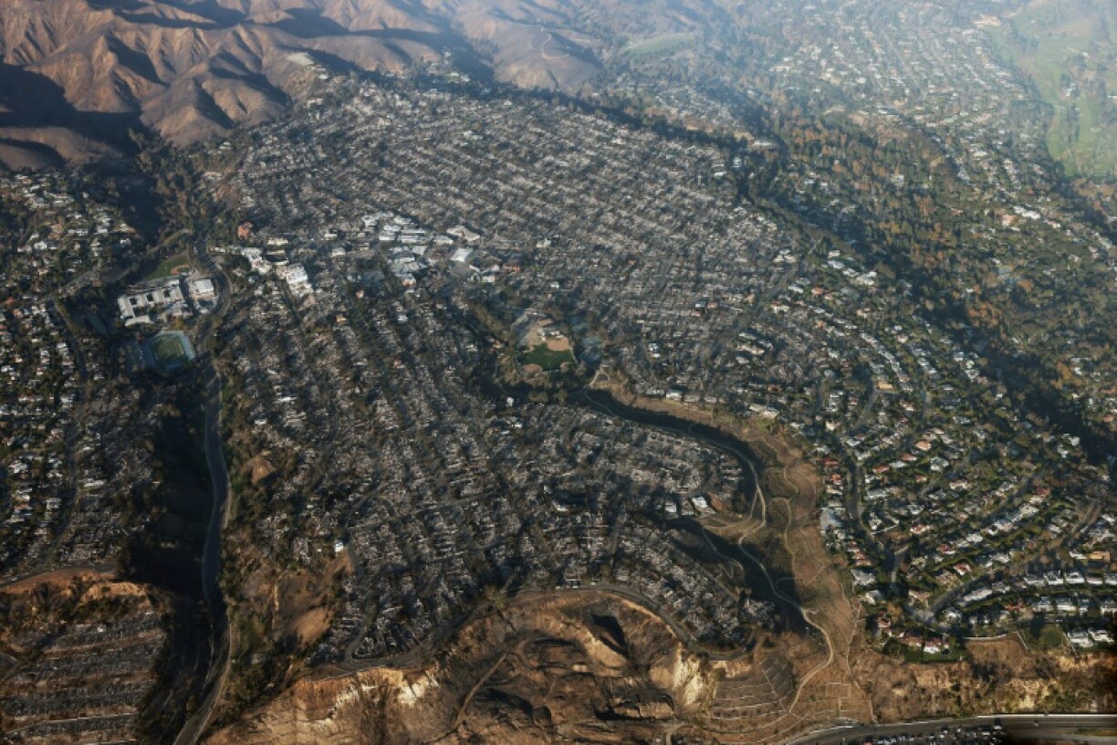 Une vue aérienne du quartier de Pacific Palisades, près de Los Angeles, ravagé par un incendie, le 10 janvier 2025