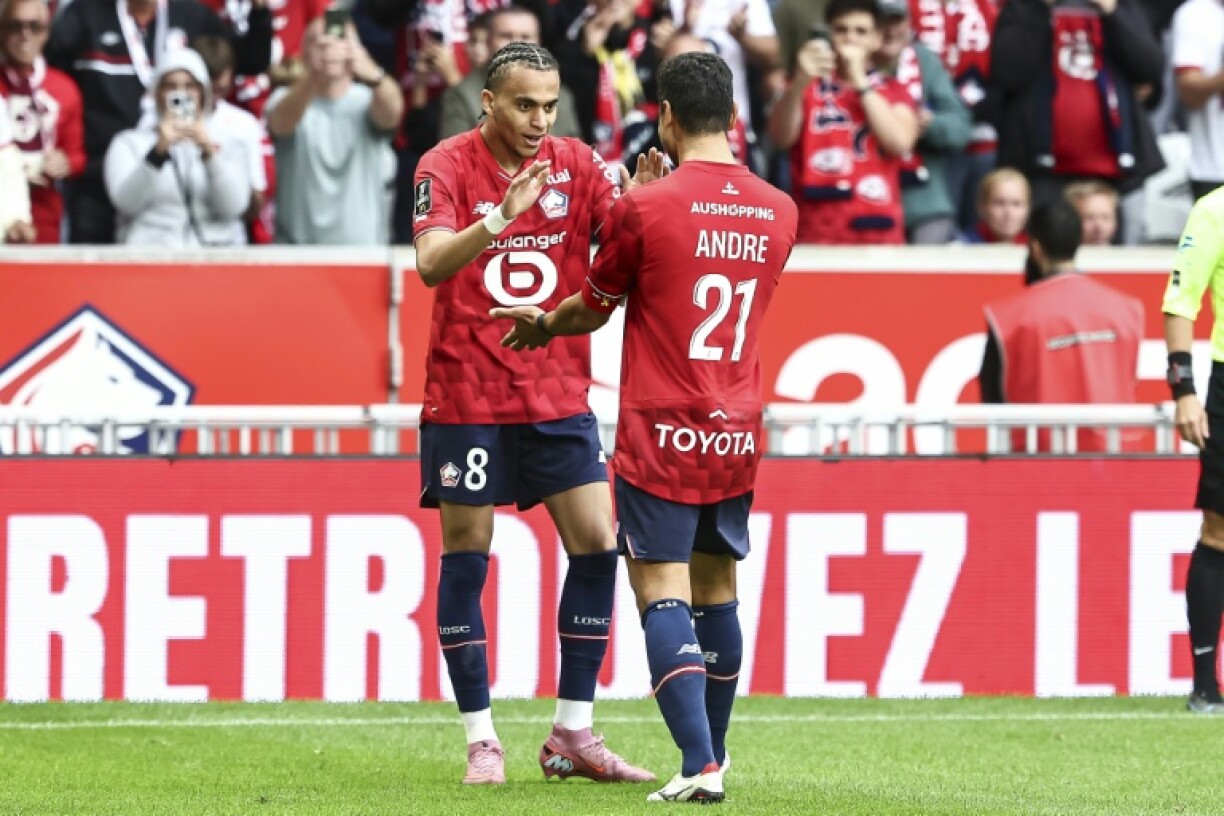 Ethan Mbappe (L) celebrates with Benjamin Andre after grabbing a late winner for Lille against Toulouse