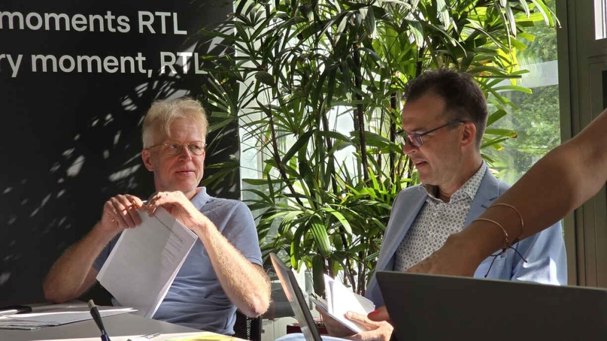 De Guy Weber mam Luc Marteling an der Redaktiounskonferenz.