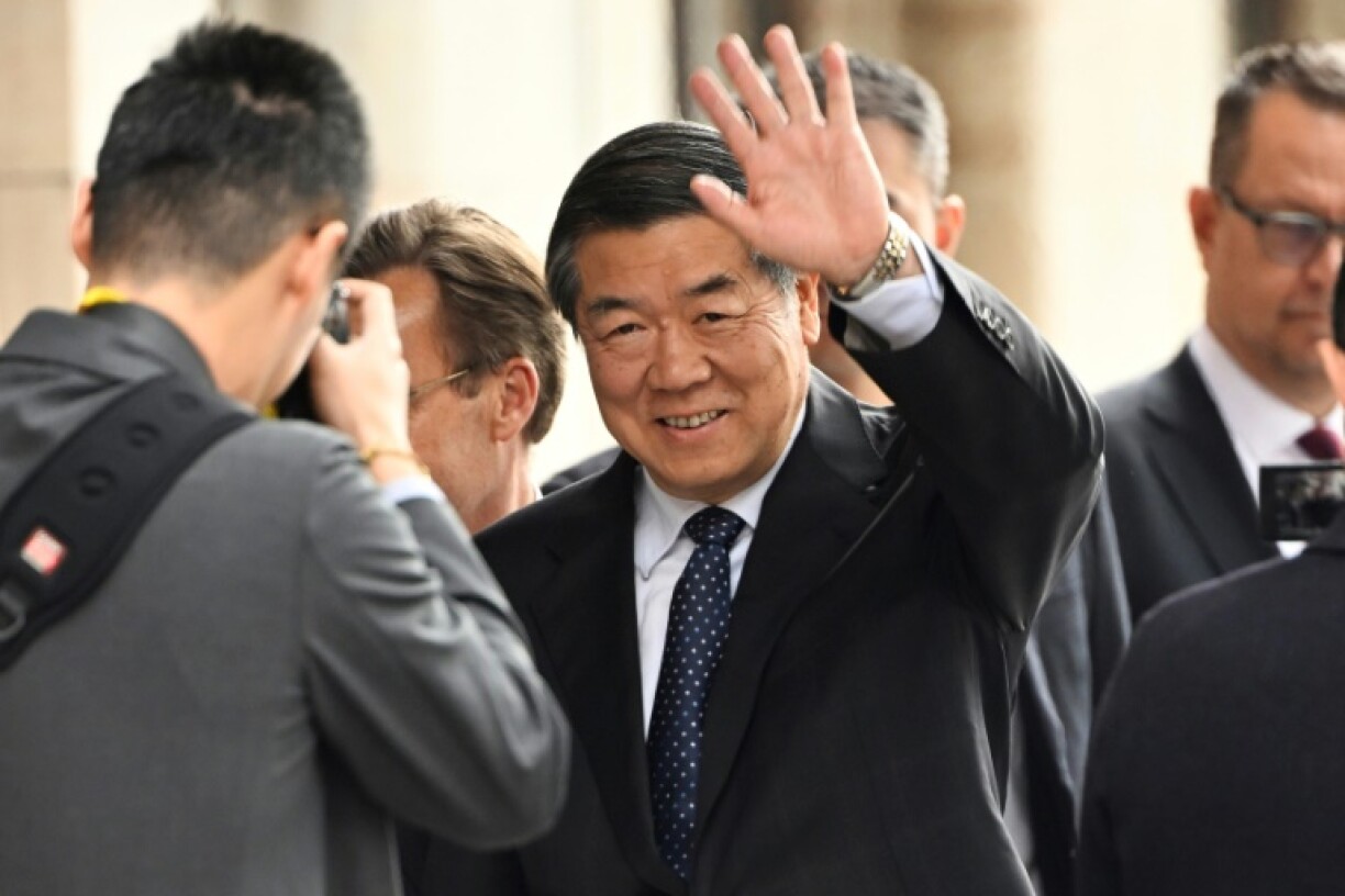 China's Vice Premier He Lifeng (C) waved as he arrived for talks with the US officials in Sweden