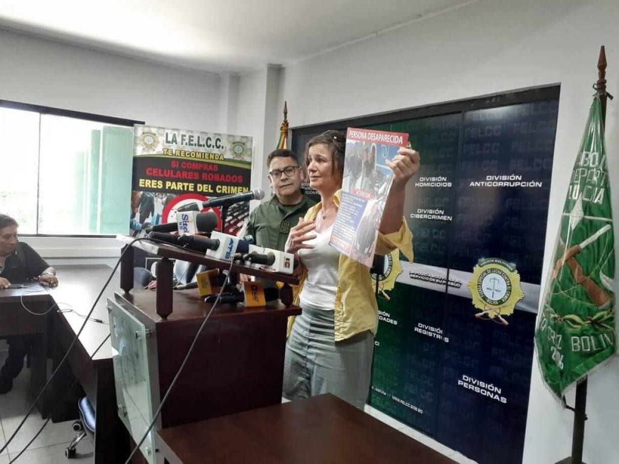 L'enregistrement de cette conférence de presse a été diffusé en direct sur la page