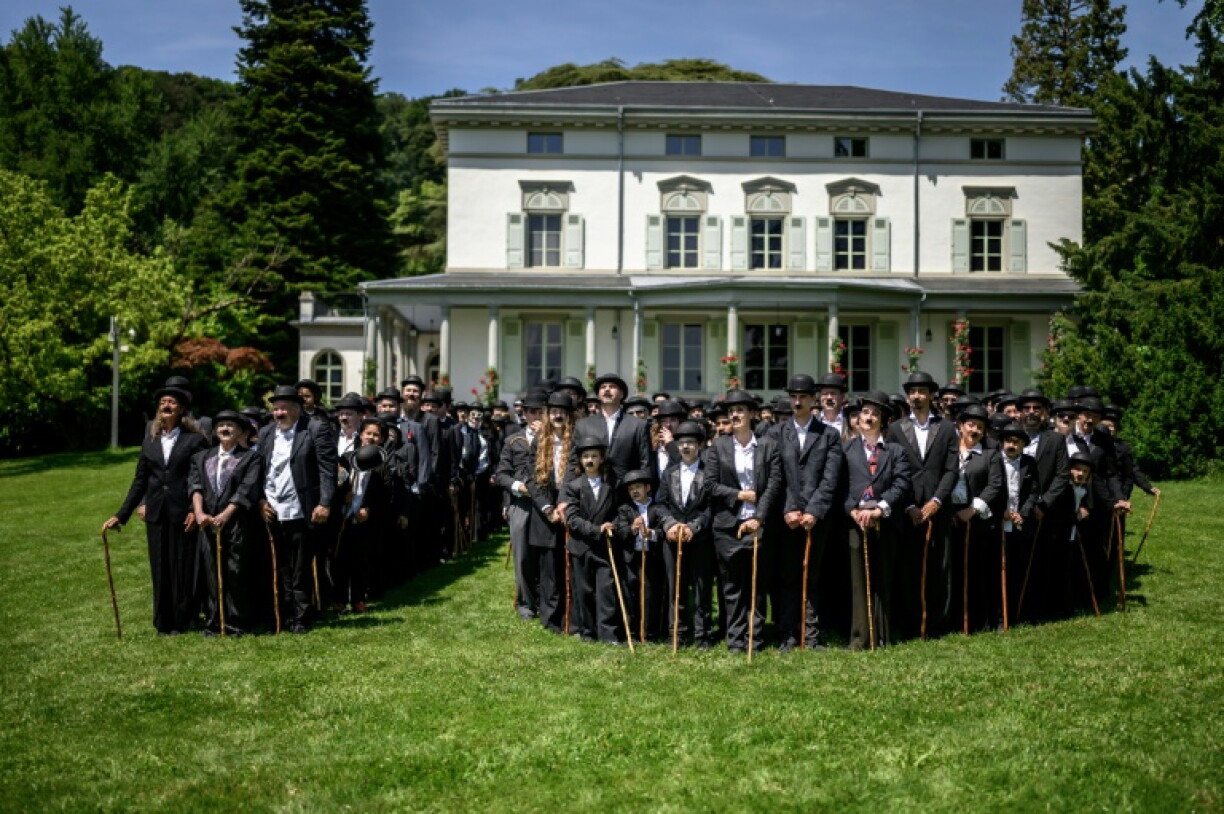 Des centaines de "Charlot" rassemblés à Corsier-sur-Vevey en Suisse pour le 10eme anniversaire de l'ouverture du musée consacré à la légende du cinema, le 7 juin 2026