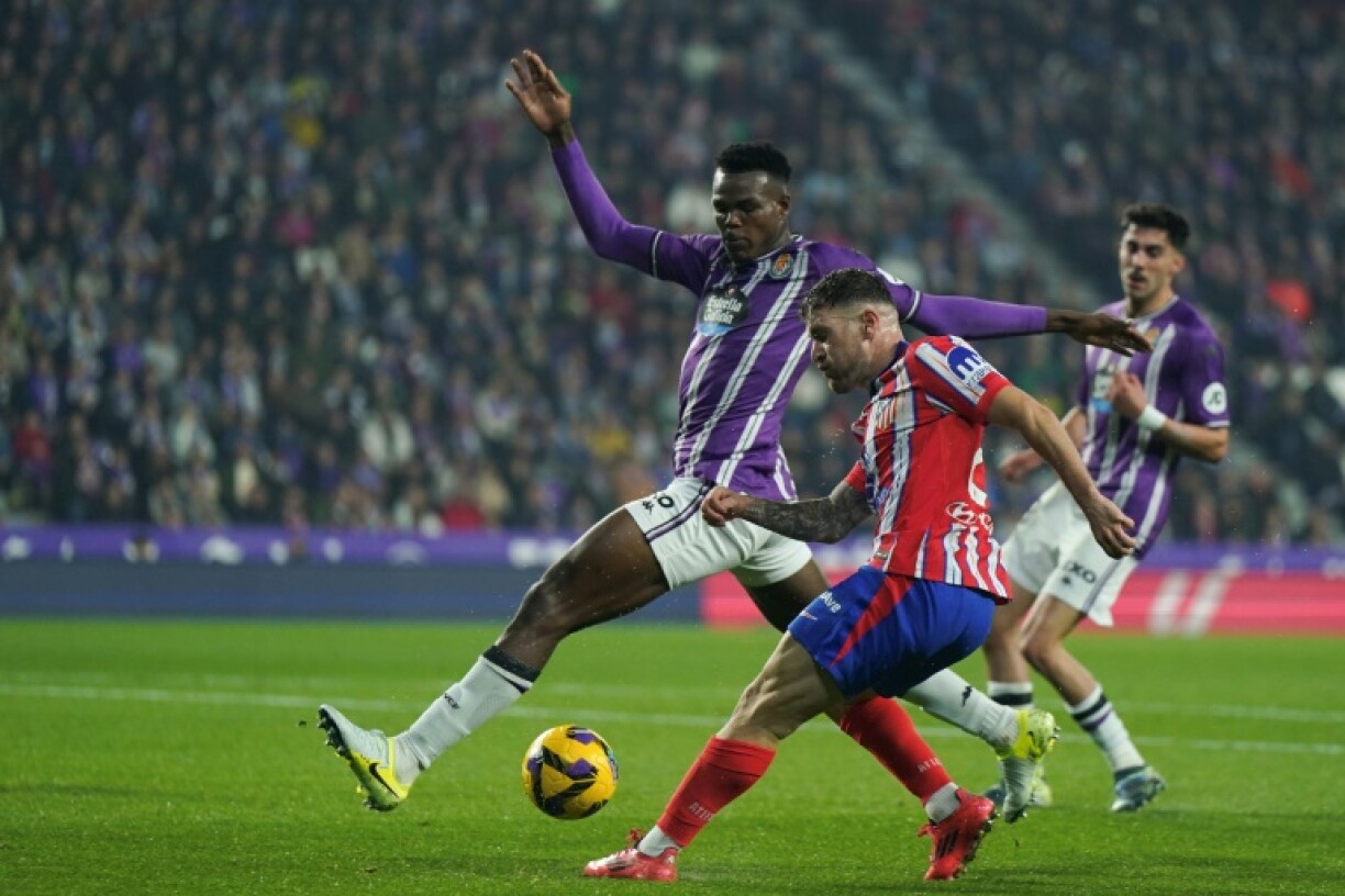 Abdulai Juma Bah (L) in action for Real Valladolid against Atletico Madrid on November 30, 2024