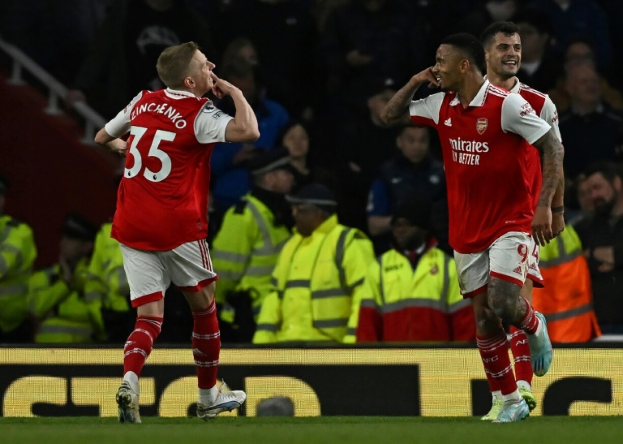 Les joueurs d'Arsenal à la fête après le 3e but contre Chelsea, marqué par Gabriel Jesus (N.9) à l'Emirates Stadium, le 2 mai 2023