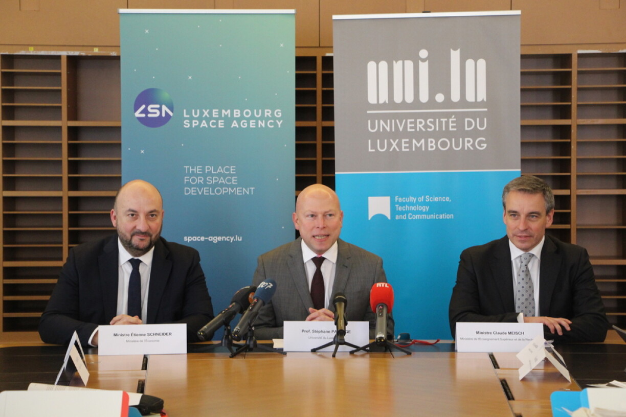 Den Étienne Schneider, de Rektor vun der Uni Stéphane Pallage an de Claude Meisch (v.l.n.r.).