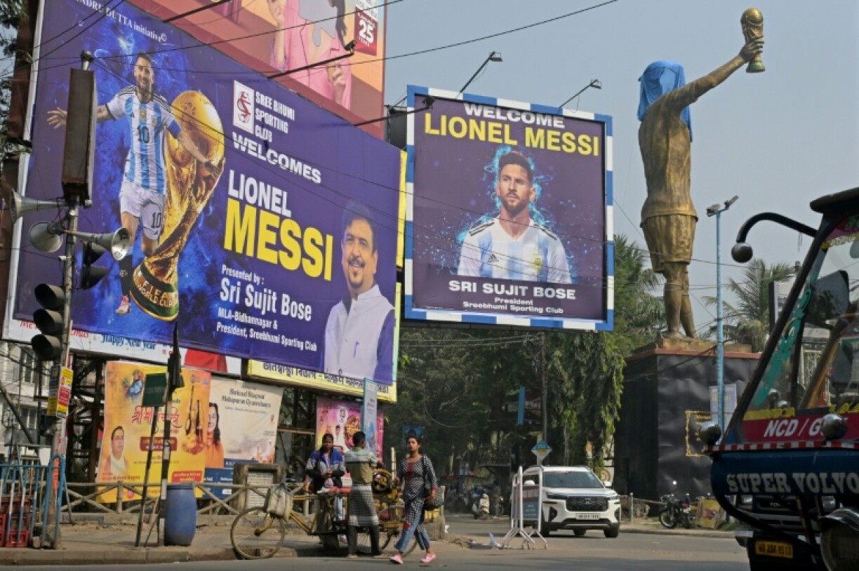 La statue de Lionel Messi à Calcutta, avant son inauguration, à l'occasion d'une tournée de la star argentine du football en Inde, le 12 décembre 2025