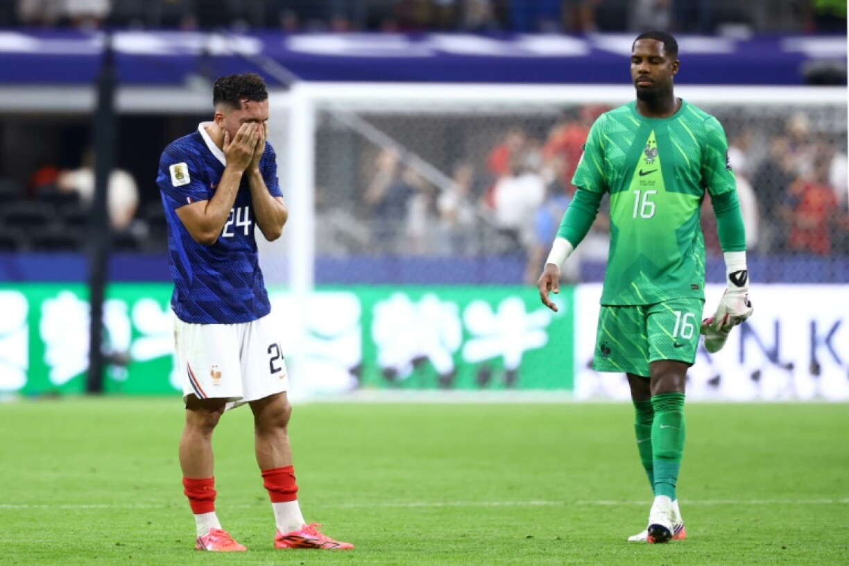 La tristesse de Rayan Cherki et de Mike Maignan après la défaite de la France contre l'Espagne en demi-finale de la Coupe du monde au AT&T Stadium d'Arlington près de Dallas le 14 juillet 2026
