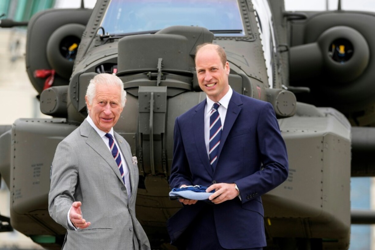 Le roi Charles III transmet officiellement son titre de colonel en chef de l'Army Air Corps au prince William, à l'aérodrome de Middle Wallop, dans le sud de l'Angleterre, le 13 mai 2024