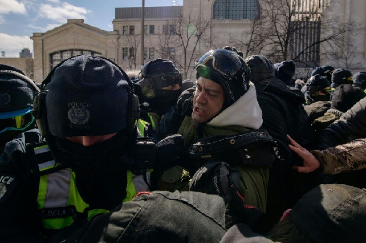 Intervention de la police dans les rues d'Ottawa, le 18 février 2022