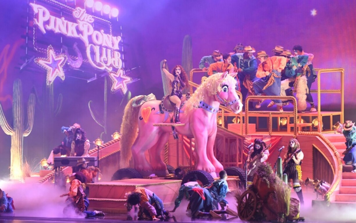 Chappell Roan performed her smash 'Pink Pony Club' at the 2025 gala that crowned her Best New Artist