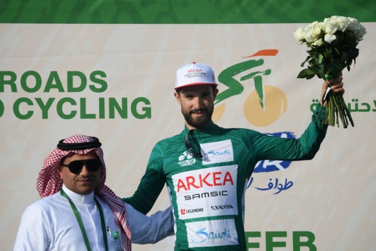 Nacer Bouhanni sur le podium après sa victoire dans la quatrième étape du Tour d'Arabie saoudite 2020, le 7 février 2020.