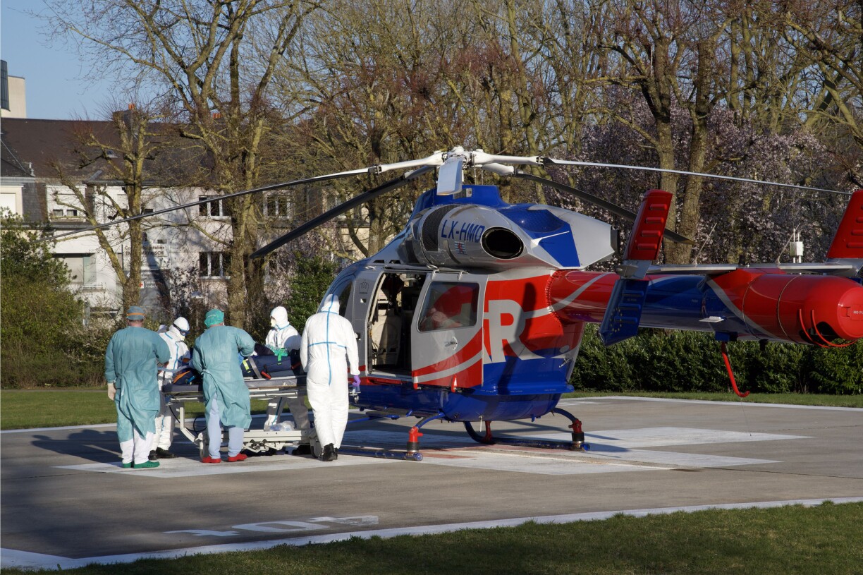 Un hélicoptère d'Air Rescue Luxembourg posé au CHEM pour le transfert d'un patient français atteint par le coronavirus.