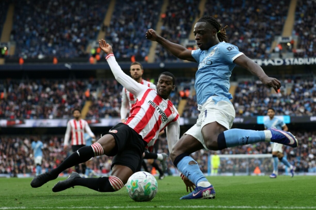 L'ailier belge de Manchester City Jérémy Doku (à droite) lors de la rencontre de Premier League contre Brentford, à l'Etihad Stadium de Manchester, le 9 mai 2026