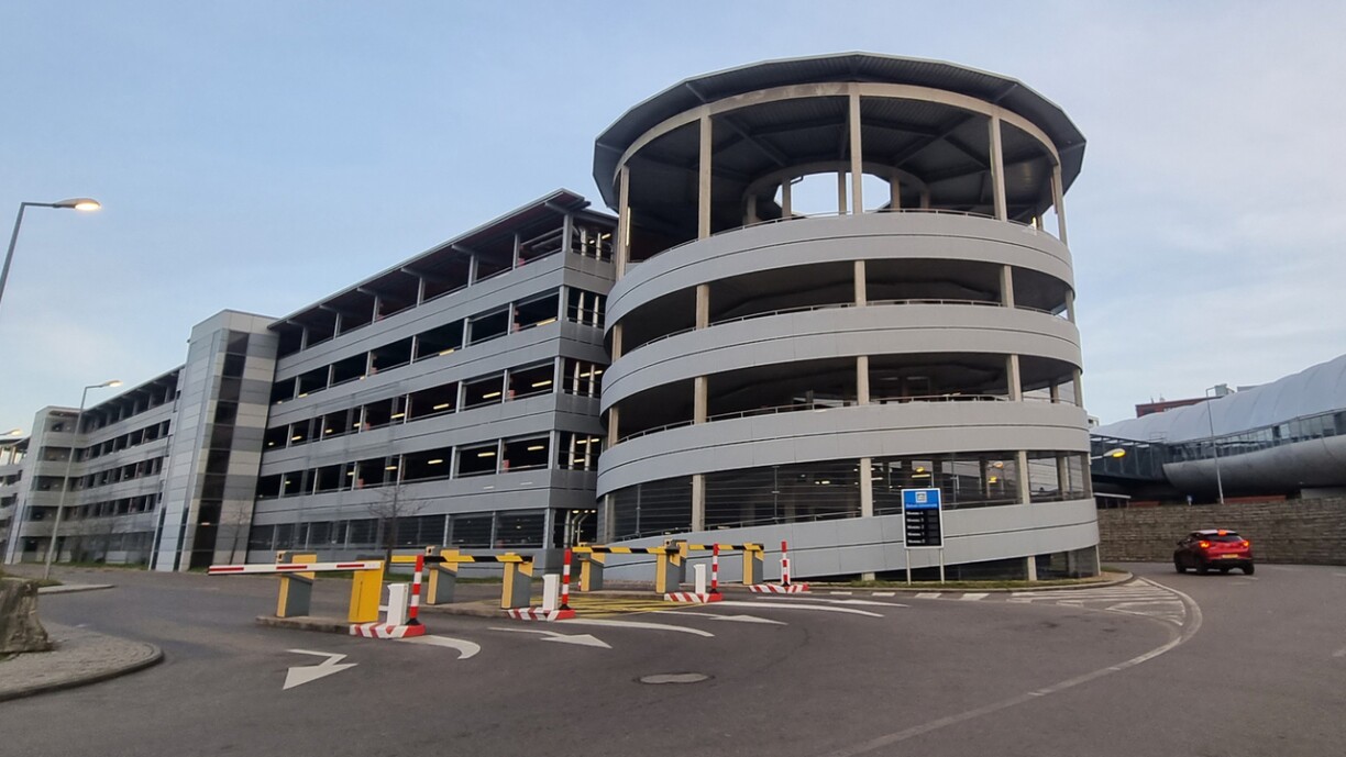 Ce parking de 1.600 places est souvent loin d'être rempli, malgré son emplacement idéal à la frontière...Mais cela pourrait changer avec le retour de la gratuité pour tous les utilisateurs des transports en commun.