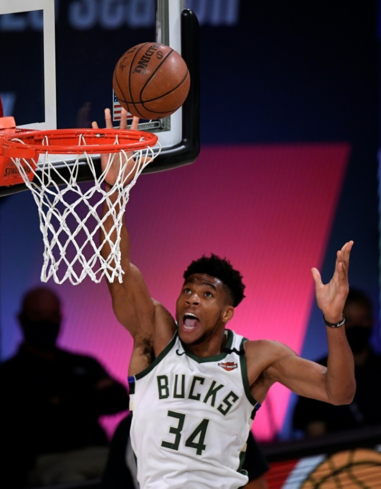 L'ailier grec des Milwaukee Bucks, Giannis Antetokounmpo, lors du match 4 des play-offs NBA contre le Miami Heat, à Lake Buena Vista, le 6 septembre 2020