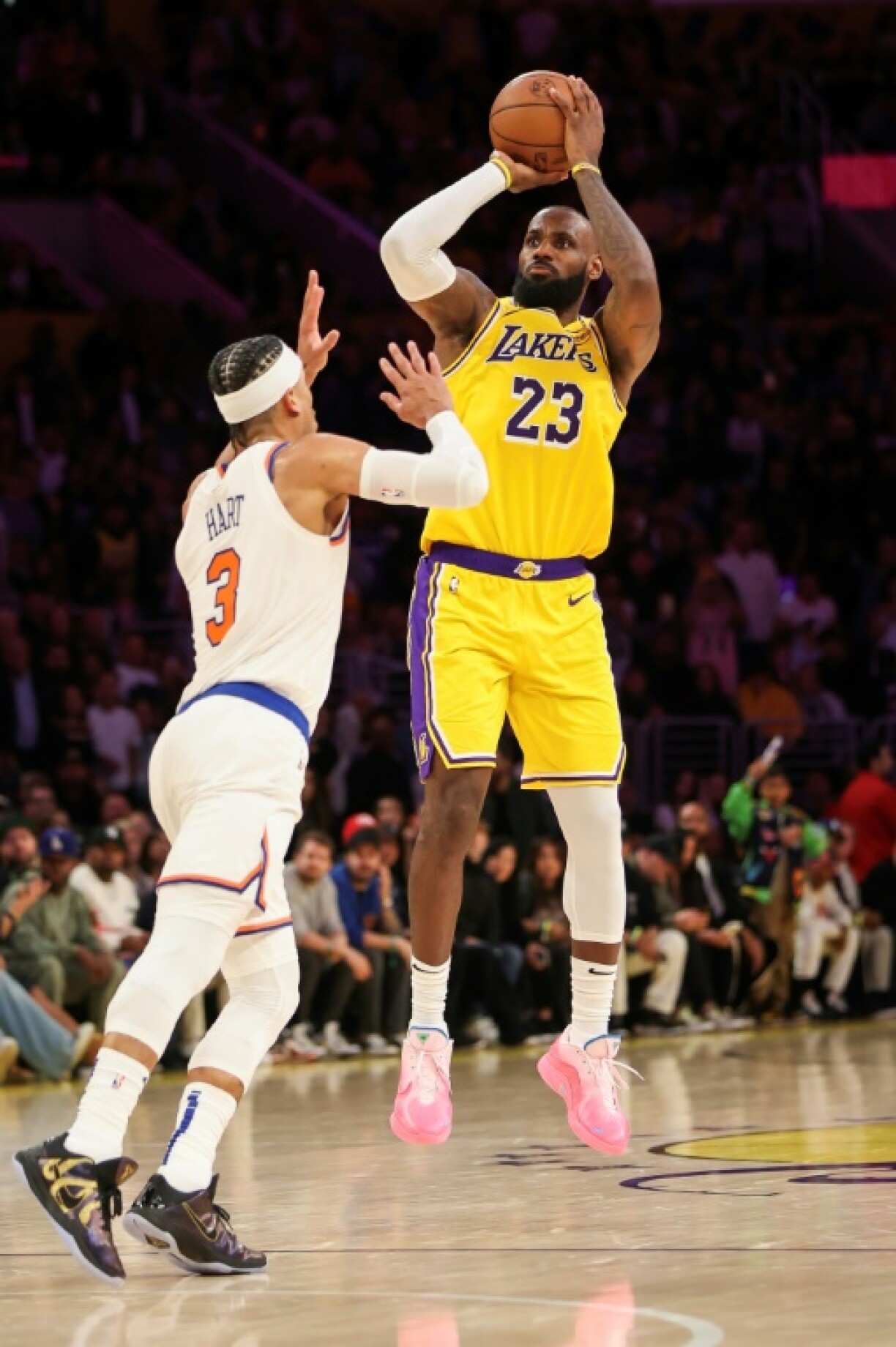 LeBron James shoots the ball in the Los Angeles Lakers win over the New York Knicks
