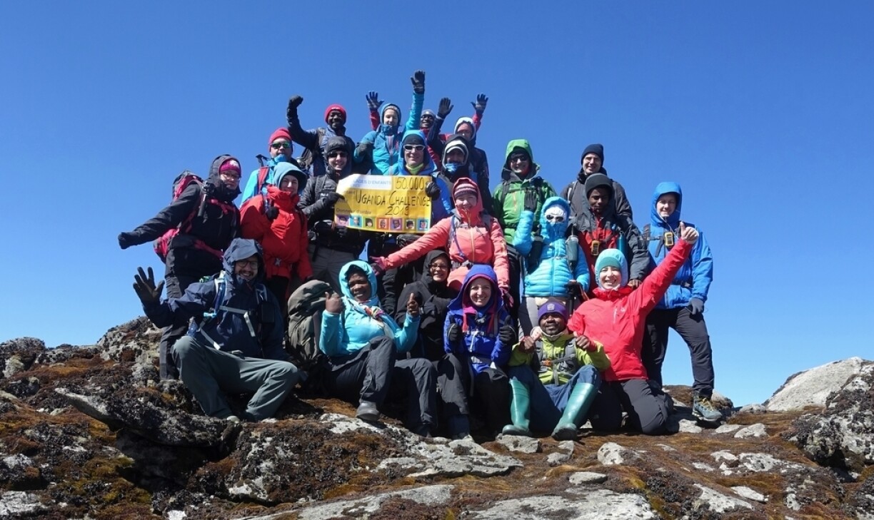 Remise de chèque symbolique au Weismann's Peak