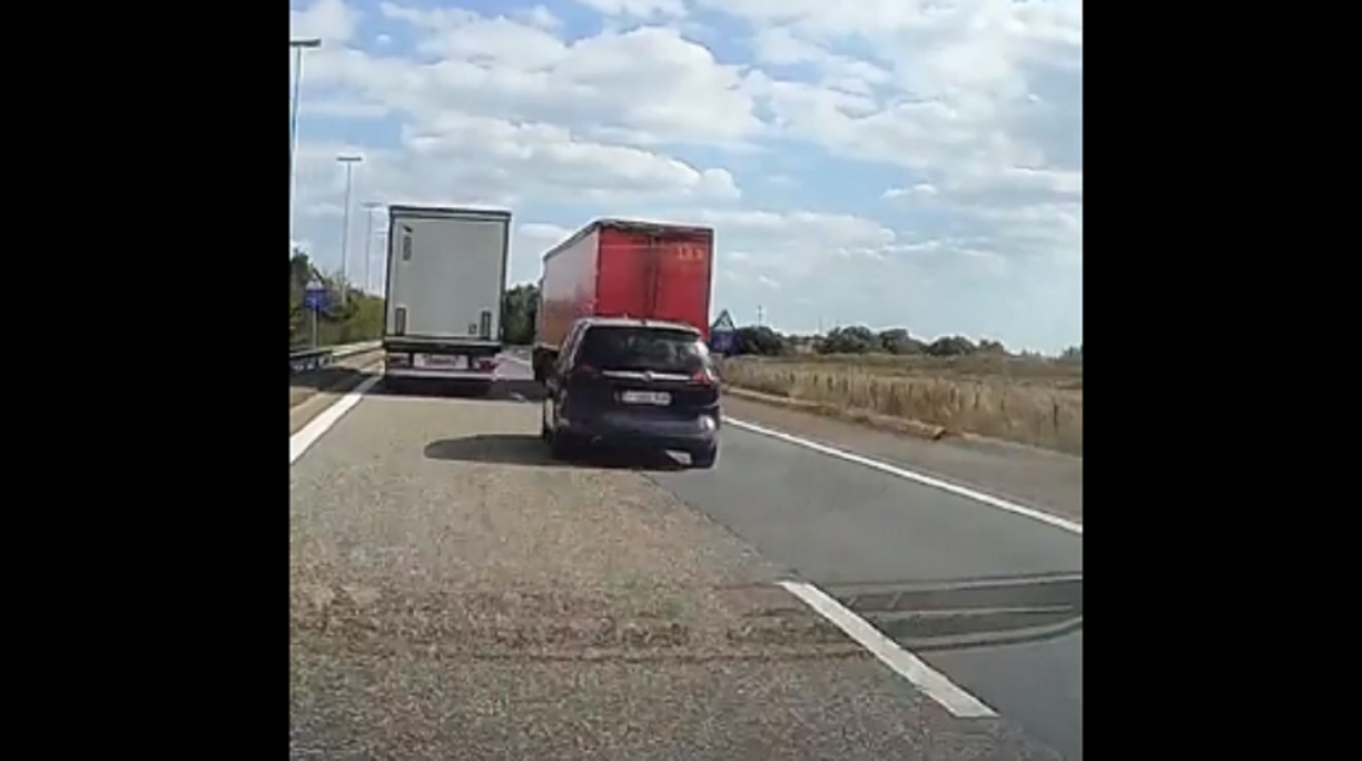 Ah, ces camions qui mettent trois plombes pour doubler... Mais mieux vaut patienter que se comporter comme cet automobiliste.