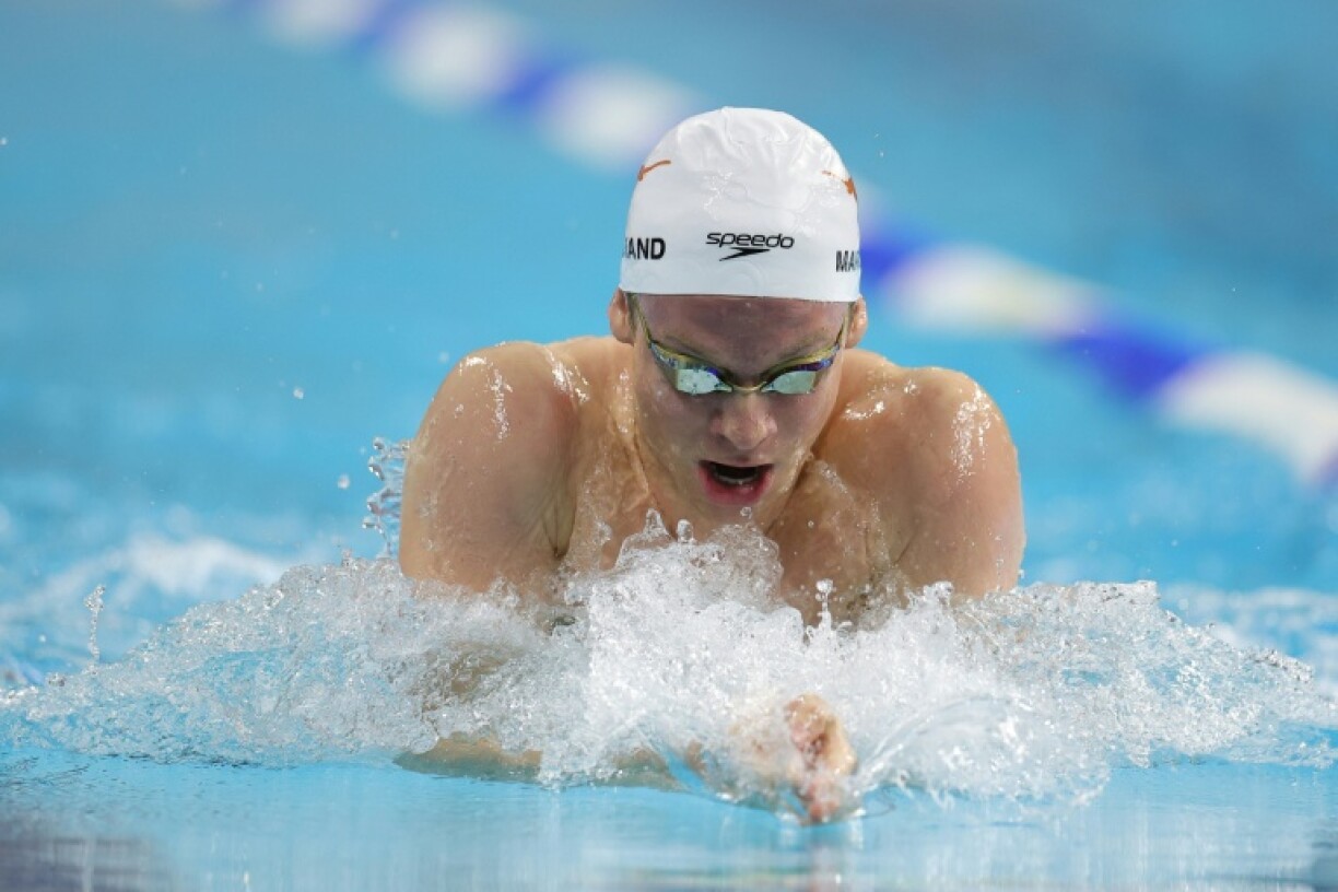 Le Français Léon Marchand participe à une série du 100 m brasse masculin lors de la troisième journée de l'U.S. Open, à Austin, le 5 décembre 2025