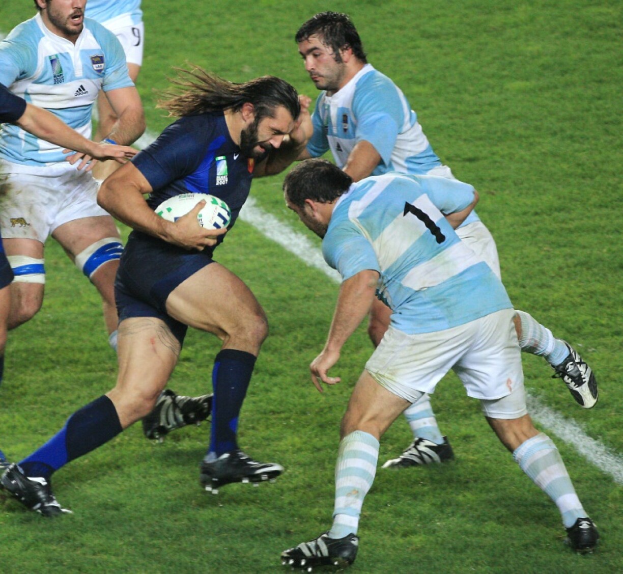 Sebastien Chabal (L) played 62 times for the French national team