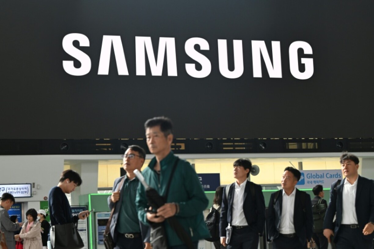 Samsung posts 32% profit rise on-year in third quarter