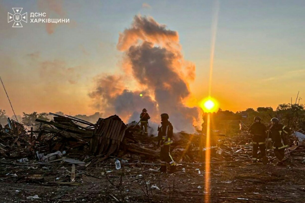Die russischen Streitkräfte haben in der Nacht zum Samstag erneut die Ukraine angegriffen. Dabei seien mindestens zwei Menschen getötet worden, teilten die Behörden mit.