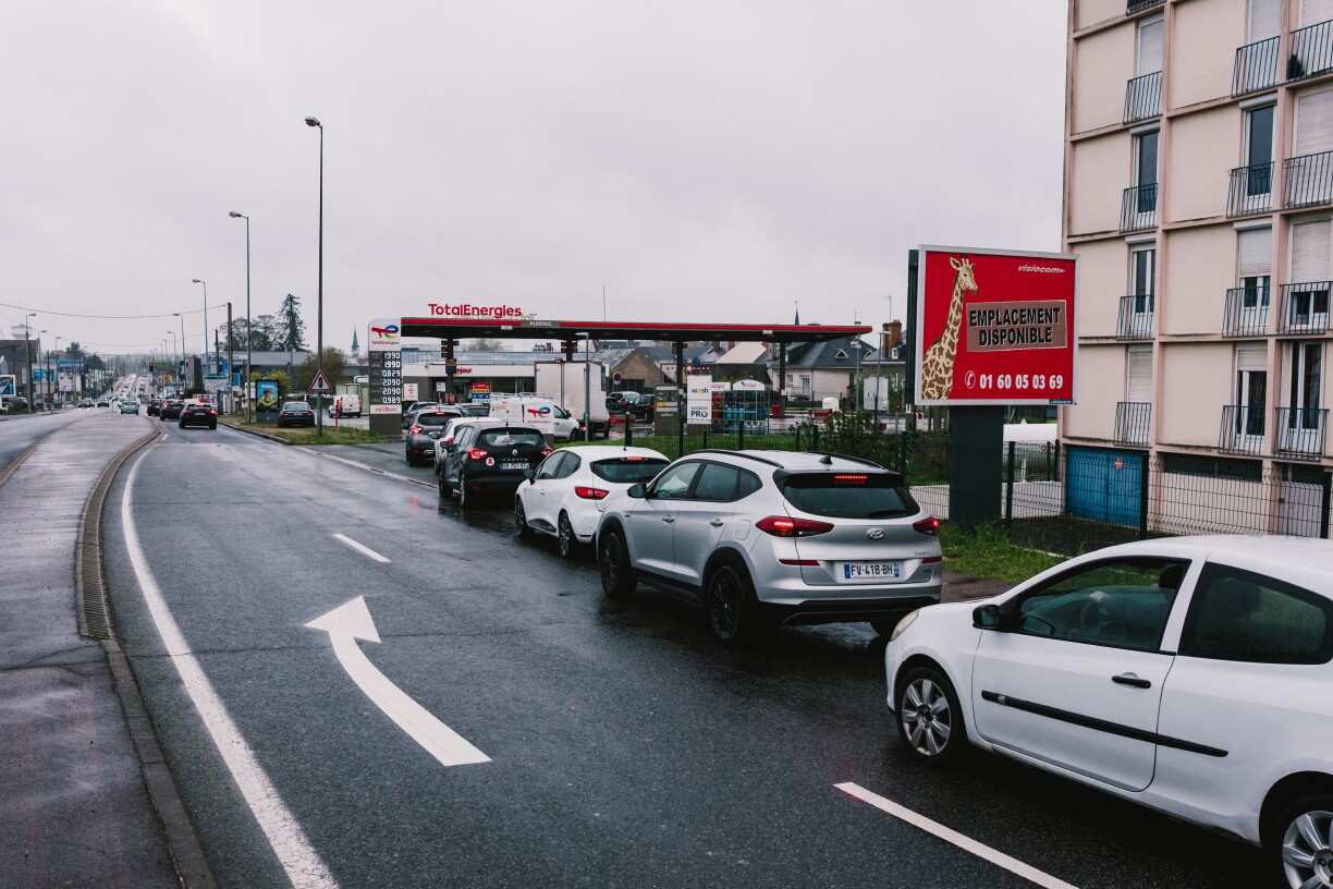 Le plafonnement proposé par Total a provoqué une ruée vers les stations... qui risque de s'atténuer avec le relèvement du plafond du diesel.