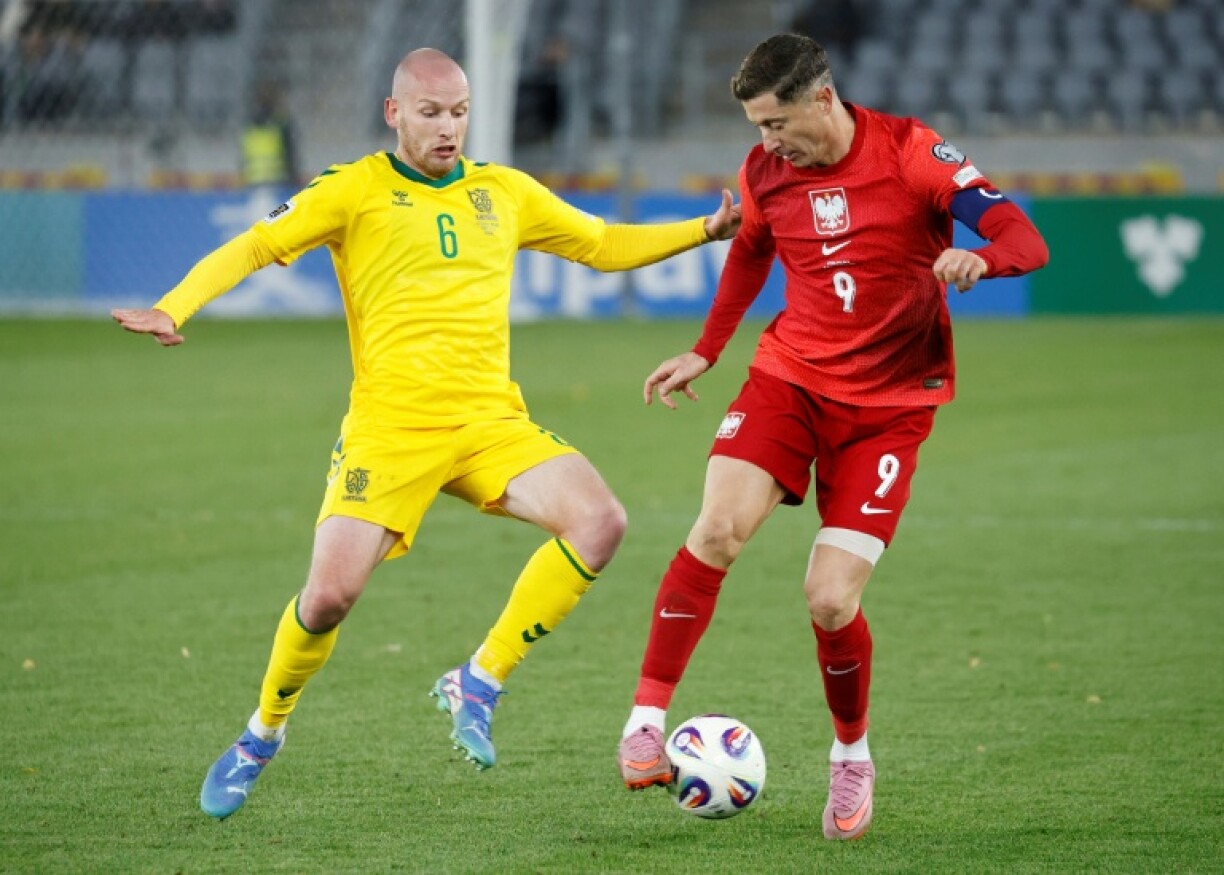 Poland forward Robert Lewandowski has suffered a hamstring injury which will likely keep him out of the Clasico