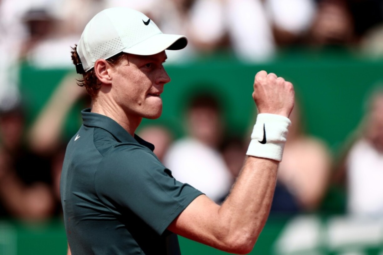 L'Italien Jannik Sinner après sa victoire en demi-finale du Masters 1000 de Monte-Carlo contre l'Allemand Alexander Zverev, le 11 avril 2026, à Monte-Carlo