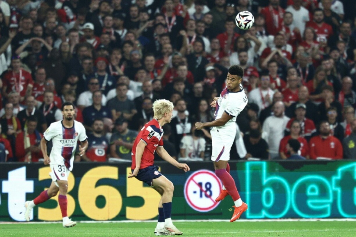 Le Lillois Hakon Haraldsson et le Parisien Désiré Doué lors du match de la deuxième journée de Ligue 1 entre le PSG et Lille au stade Pierre-Mauroy (Villeneuve-d'Ascq) le 28 août 2026