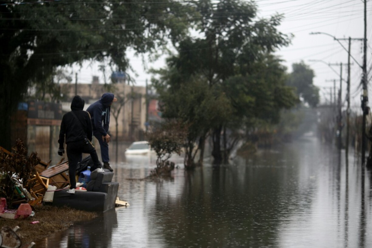 Le quartier de Sarandi, l'un des plus touchés par les inondations ayant frappé Porto Alegre, dans l'état brésilien de Rio Grande do Sul, le 27 mai 2024
